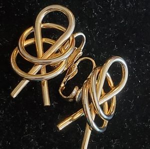 Sarah Coventry goldtone clip on earrings